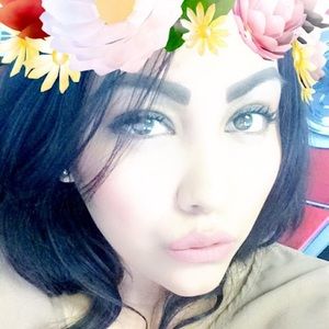 Meet your Posher, Azucena